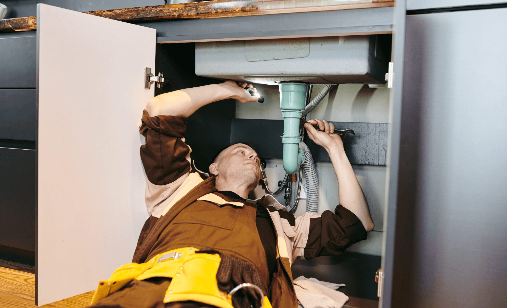 How to Handle Frozen Drain Pipes this Winter